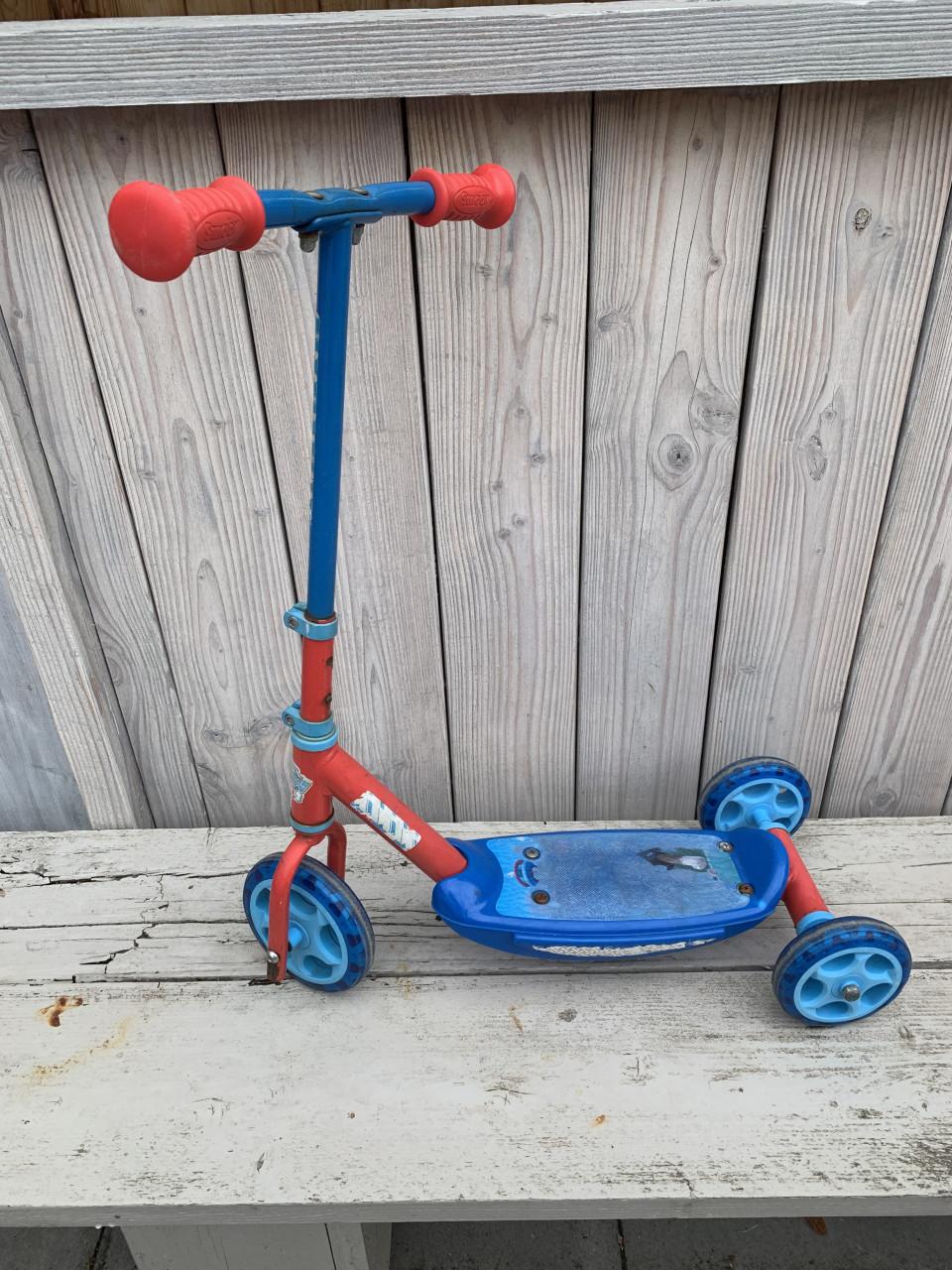 Leuk blauw stepje