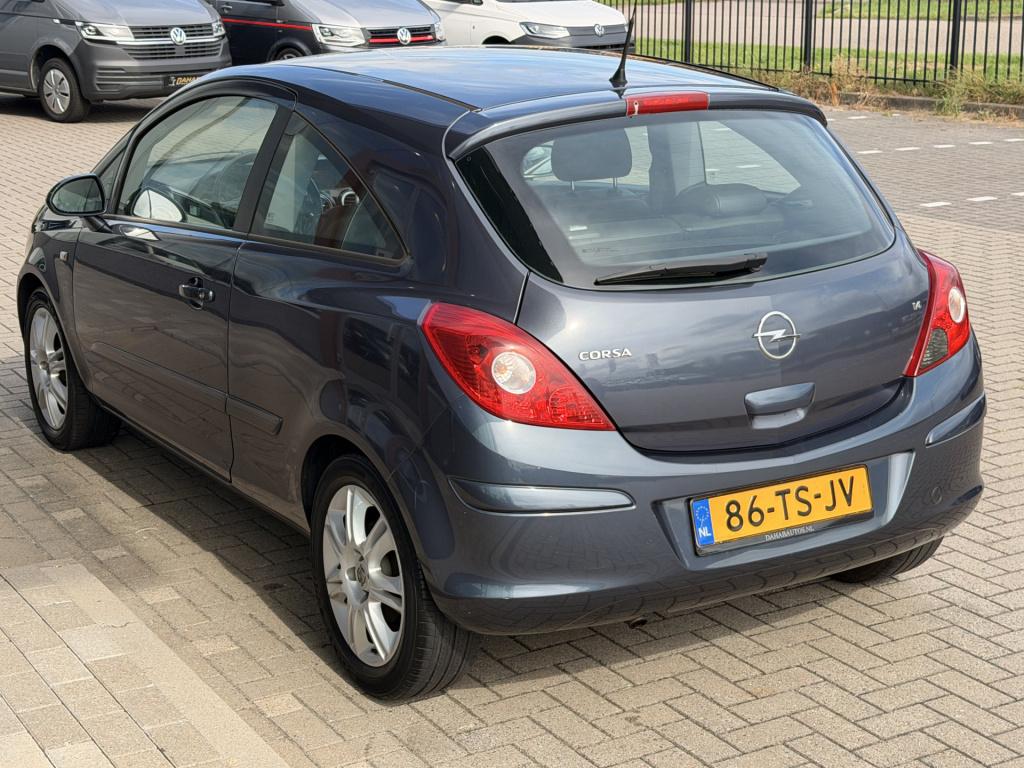 Opel Corsa 1.4-16v cosmo | radio | climate control | half leder |