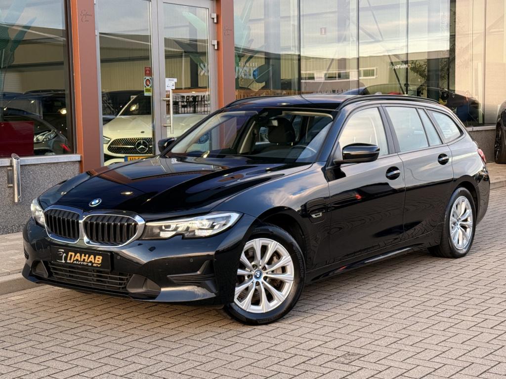 BMW 3-serie touring 330e | stoelverwarming | apple carplay | achteruitrijca