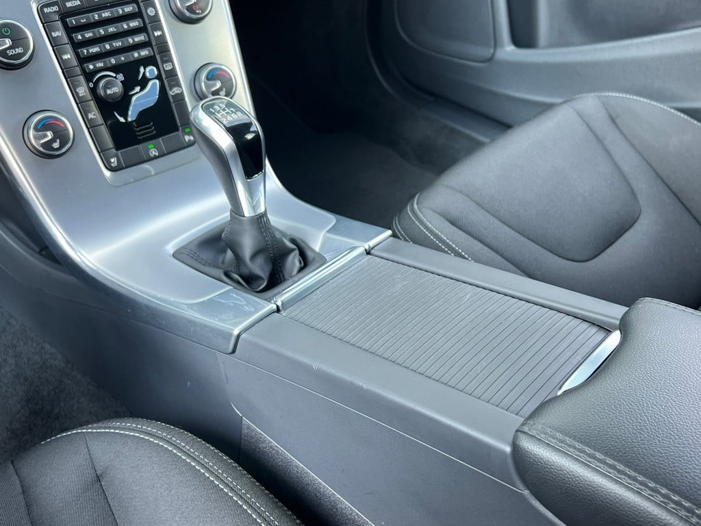 Volvo V60 t3 153pk dynamic ed| navi| climate| stoel.verw| pdc