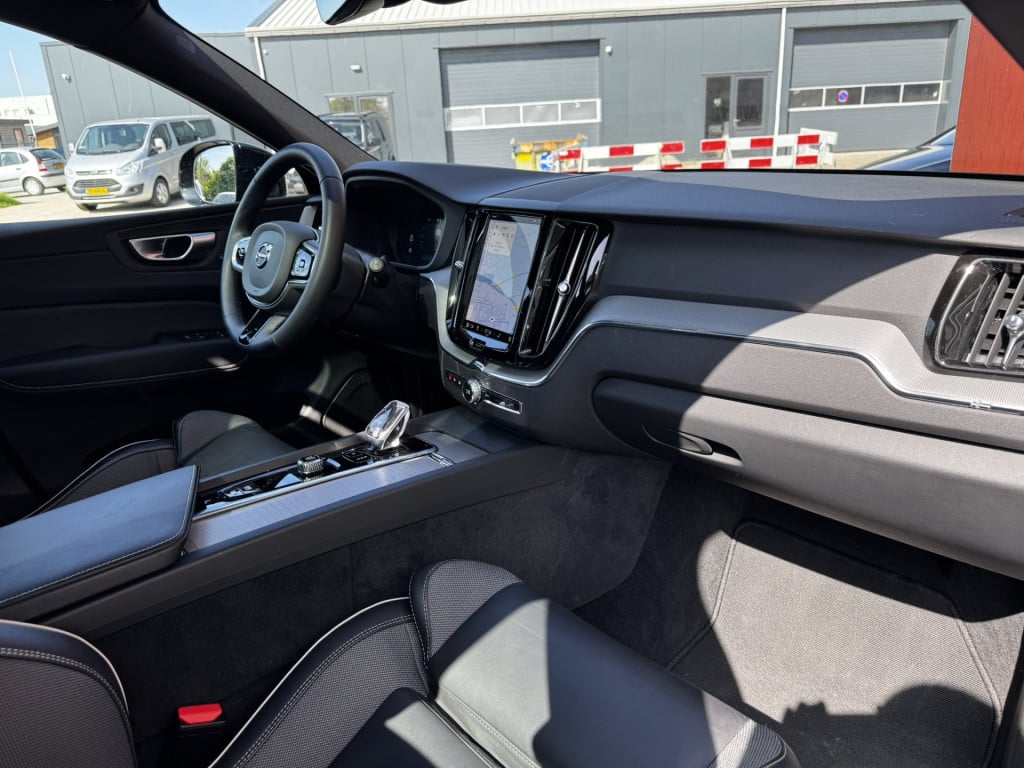 Volvo XC60 2.0 t6 plug-in hybrid awd plus black edition