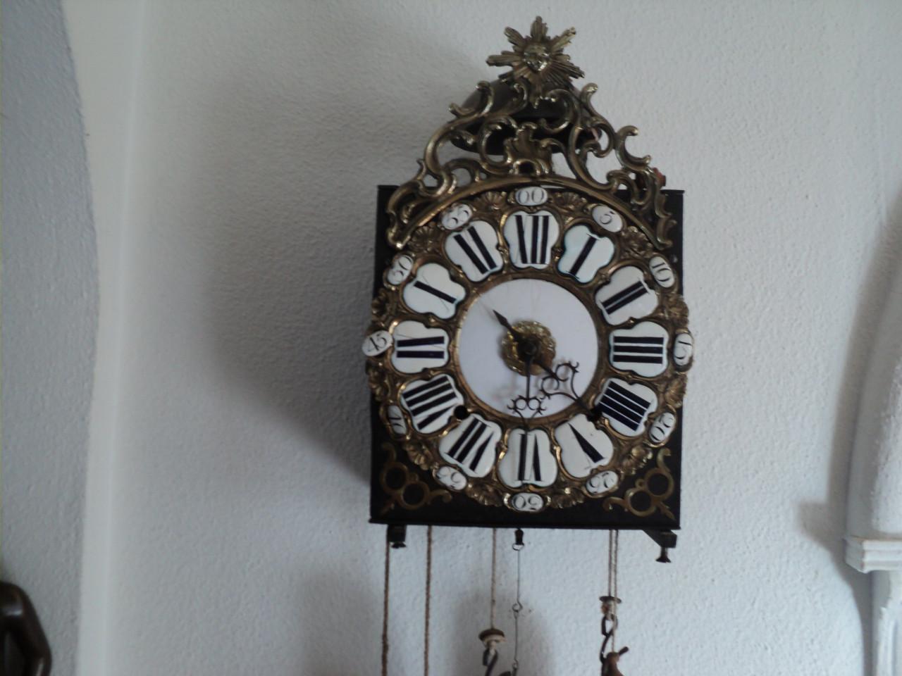 Prachtige kleine antieke comtoise klok type cartouche anno 1760