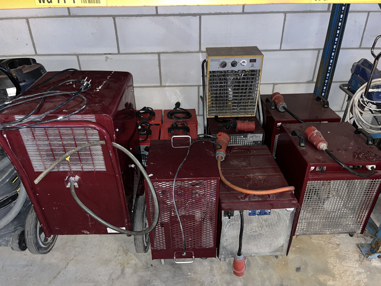 TE HUUR: Kachels, heaters, warmteblowers, bouwdrogers en aggregaten!
