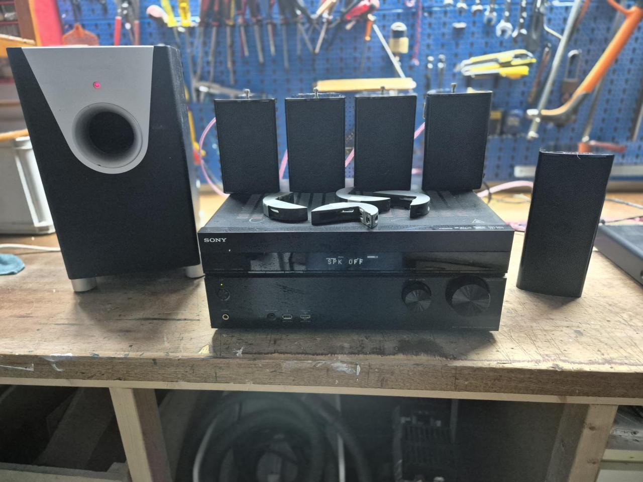 Sony surround receiver met boxen