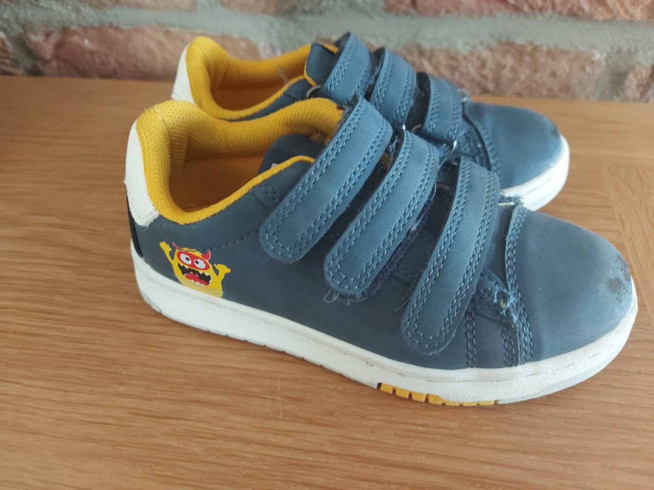Z.g.a.n. blauw gele sneakers (maat 26 | klittenband | monstertje )