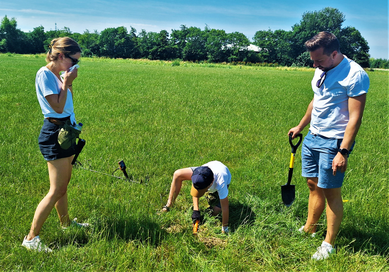 Metaaldetectie activiteiten op landerijen en akkers