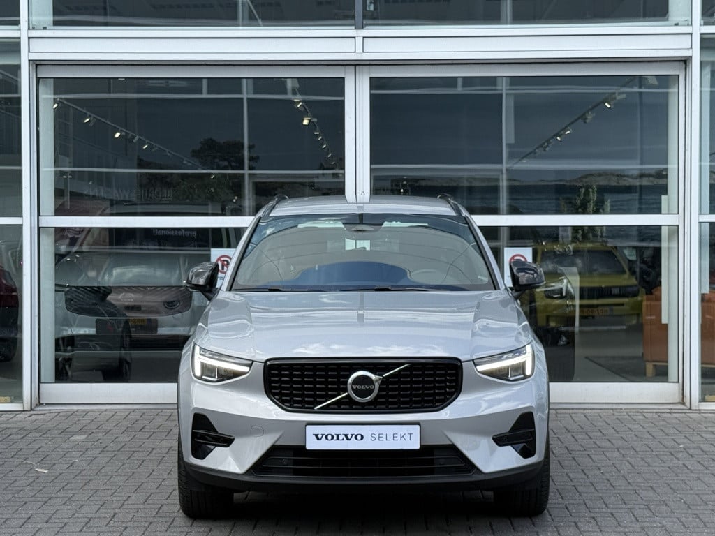 Volvo XC40 2.0 b4 plus dark