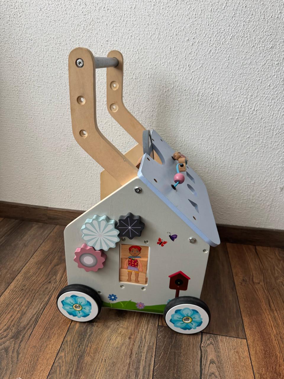 Houten loopwagen