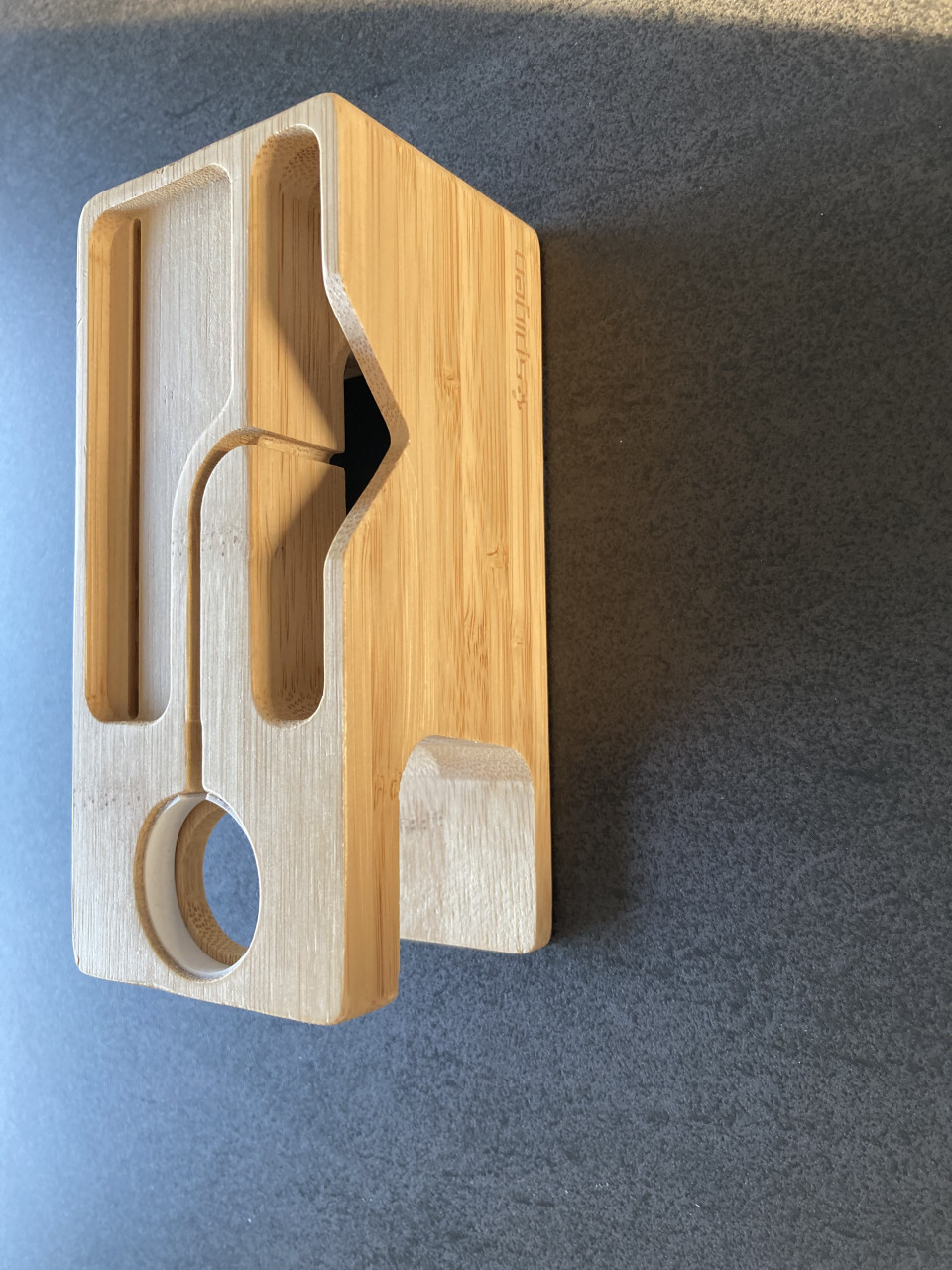 Spigen laadstation voor iphone en apple watch