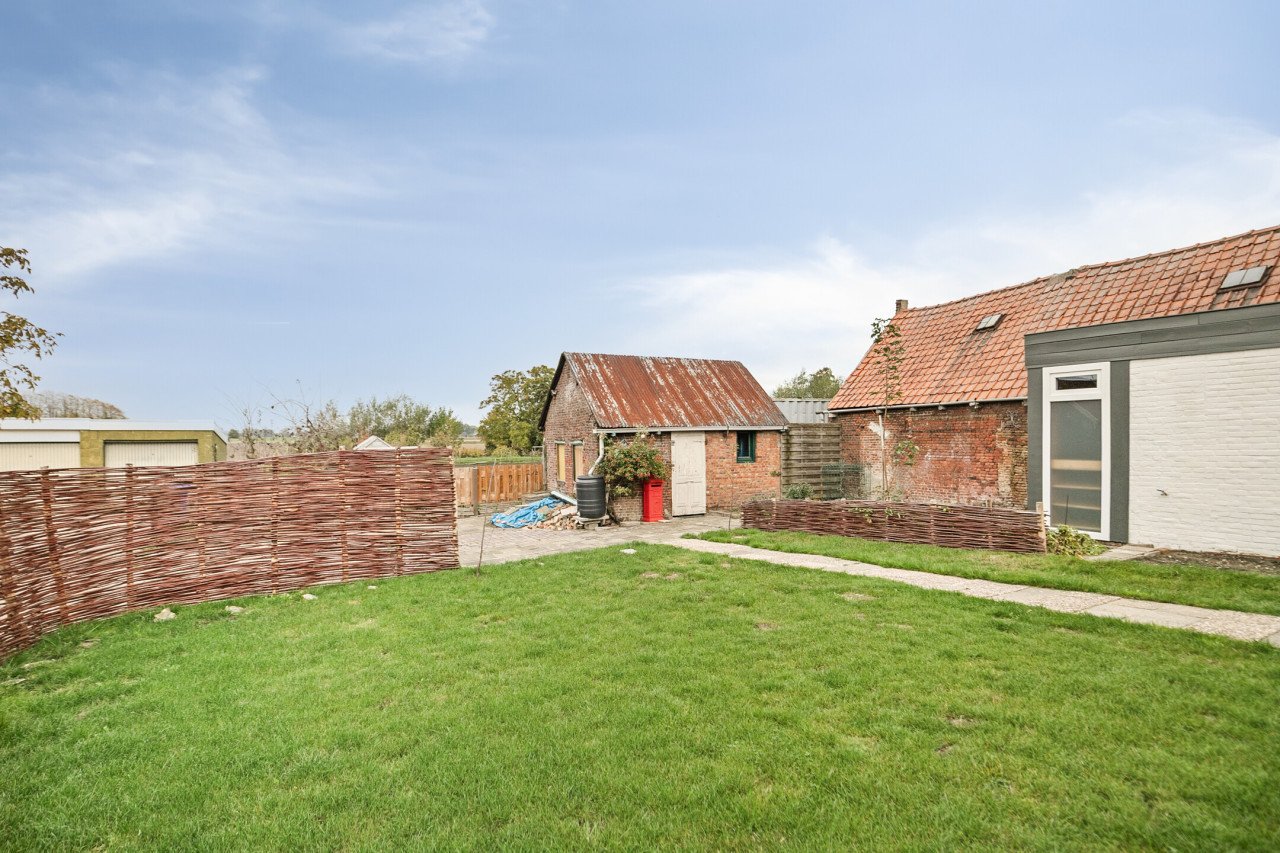 Fluistertip, half vrijstaande woning met fijne tuin, schuur, overkapping