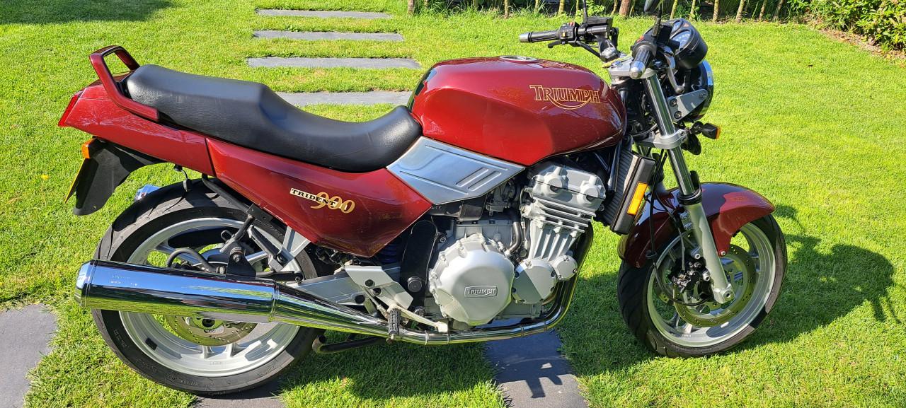 Triumph Trident 900