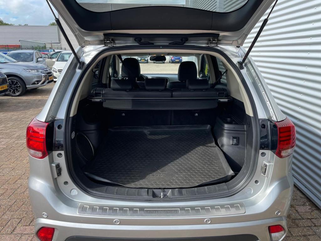 Mitsubishi Outlander 2.0 phev premium nieuwe accupakket met 30000km! soh 99