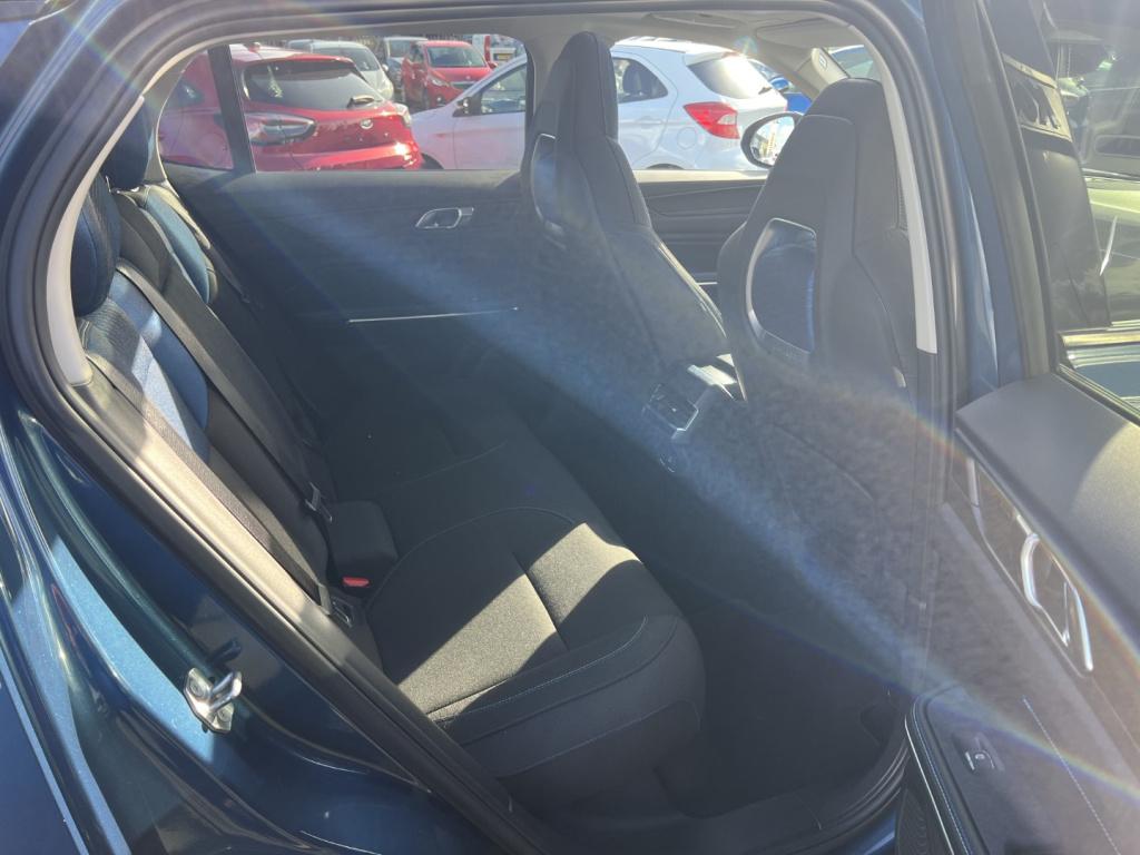 Lynk & Co 01 1.5 261pk phev , 360gr camera , pano dak , adaptive cc , car p