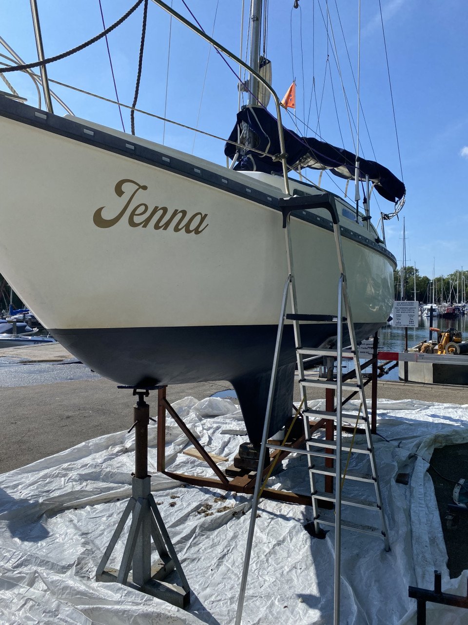 Kajuitzeilboot 22 voet met 8pk bb incl ligplaats stad aan het haringvliet