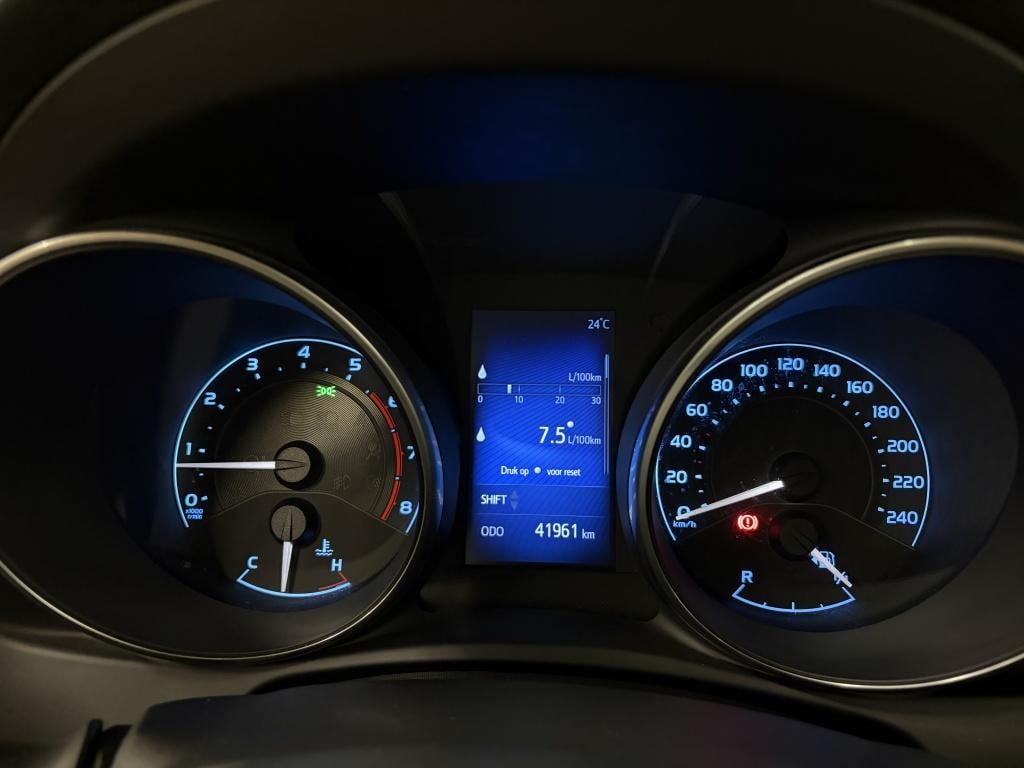 Toyota Auris 1.2t volcano edition