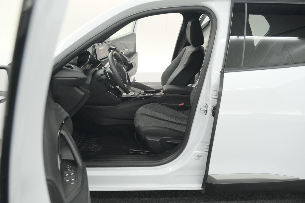 Peugeot 2008 puretech 130 eat8 allure | camera | navigatie | apple carplay 