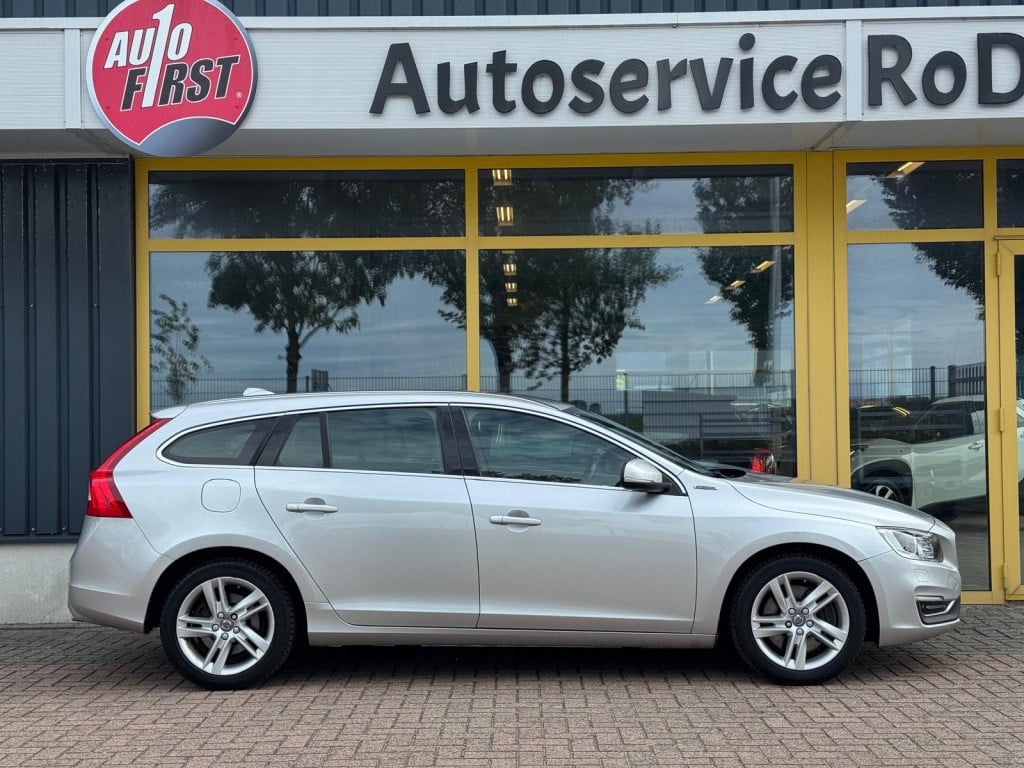 Volvo V60 2.4 d6 tw.en. r-des. automaat