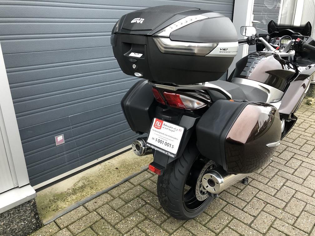 Fraaie Yamaha FJR1300 uit 2013 met 45 dkm, cruisecontrol, topkoffer €8750,-