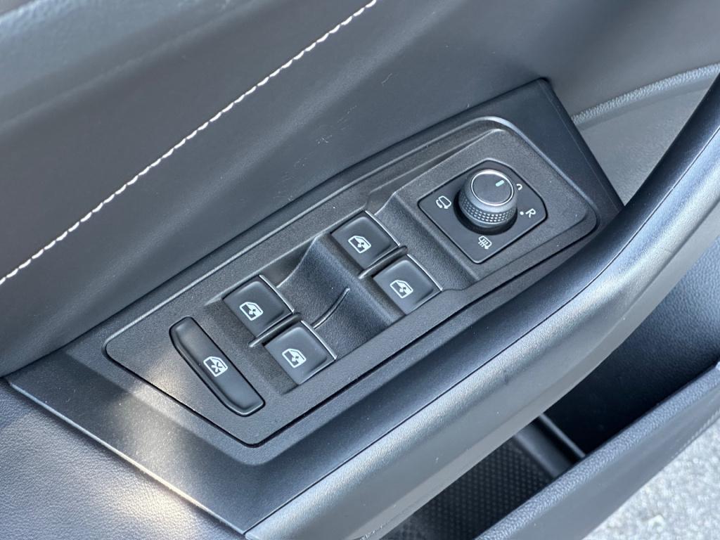 Volkswagen T-roc 1.5 tsi 150pk dsg style carplay | trekhaak | camera | keyl