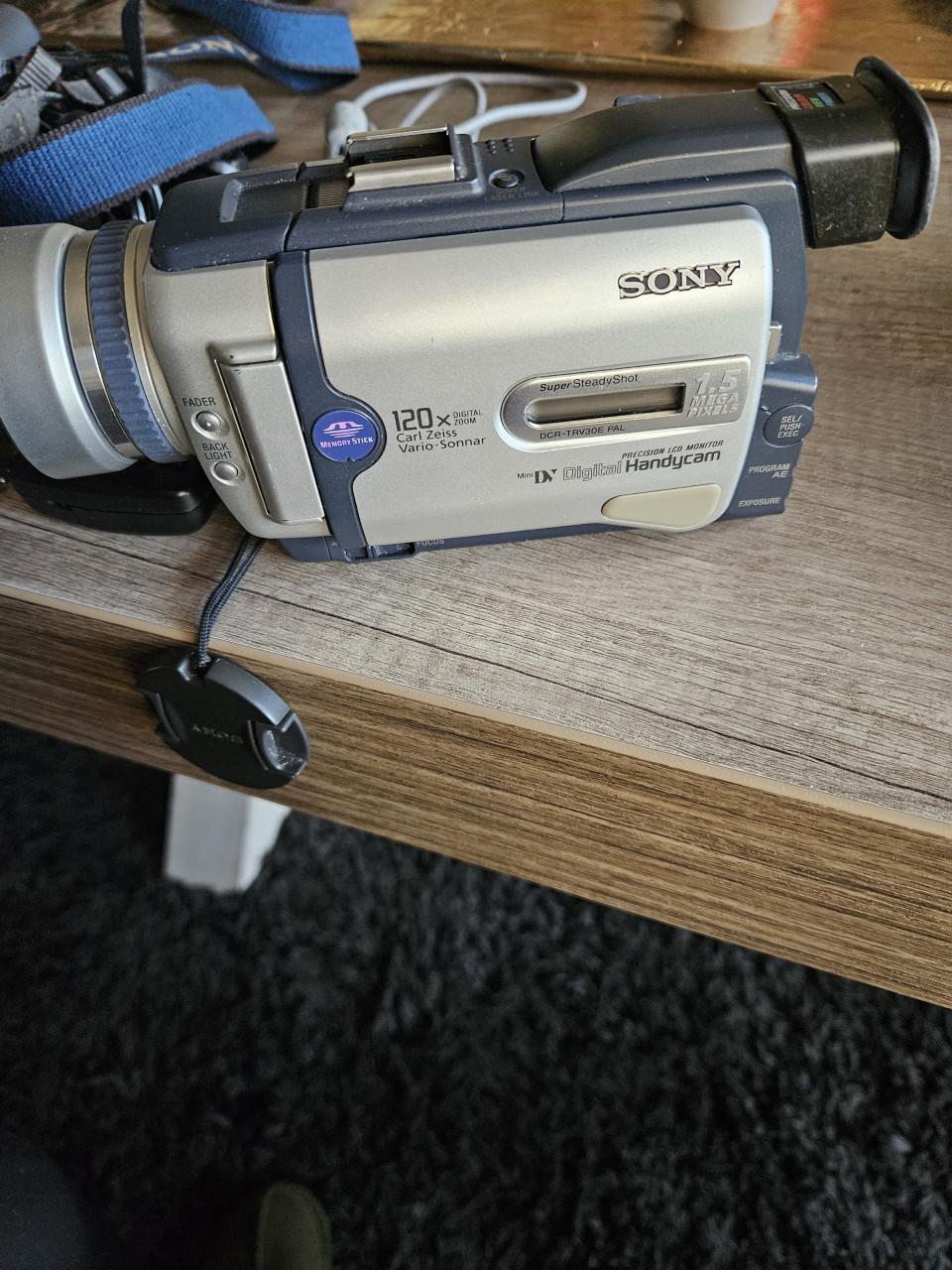 Complete en werkende Sony DCR-TRV30 e mini dv camcorder