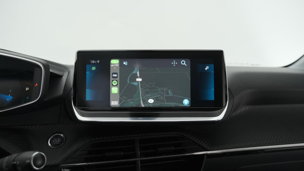 Peugeot 208 puretech 100 eat8 allure | camera | apple carplay | navigatie |