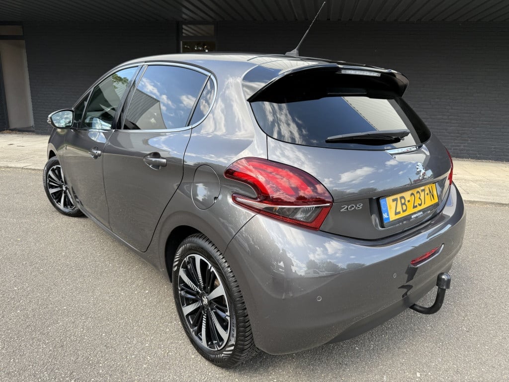 Peugeot 208 1.2 turbo, tech edition // 110pk // 4x nieuwe band, grote beurt