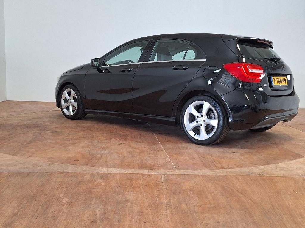 Mercedes-Benz A-Klasse 180 4u3 | ambient lighting | climate control