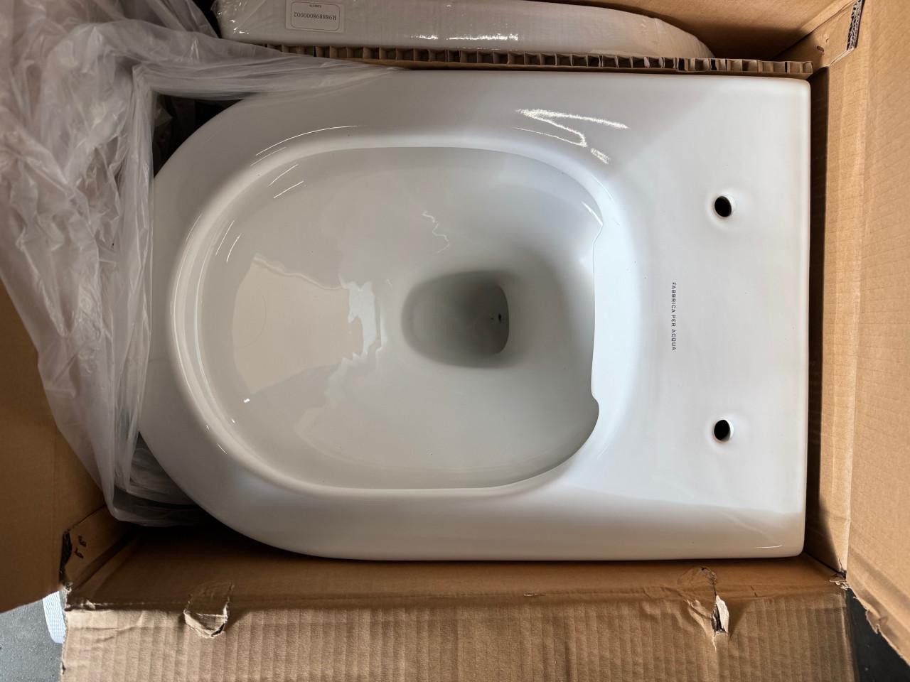 Nieuwe Lara hangend toilet inclusief bril wit in doos