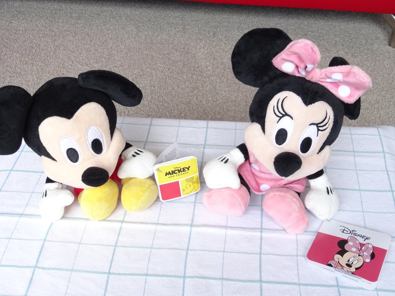 Nieuwe  Mickey of Minnie  Mousse  Disney knuffel  voor  € 7,50  per stuk.