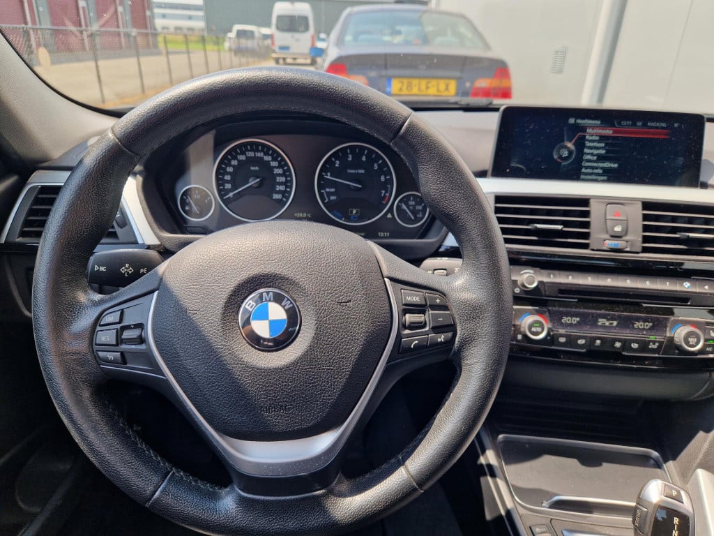 BMW 3-serie 330e centennial high executive