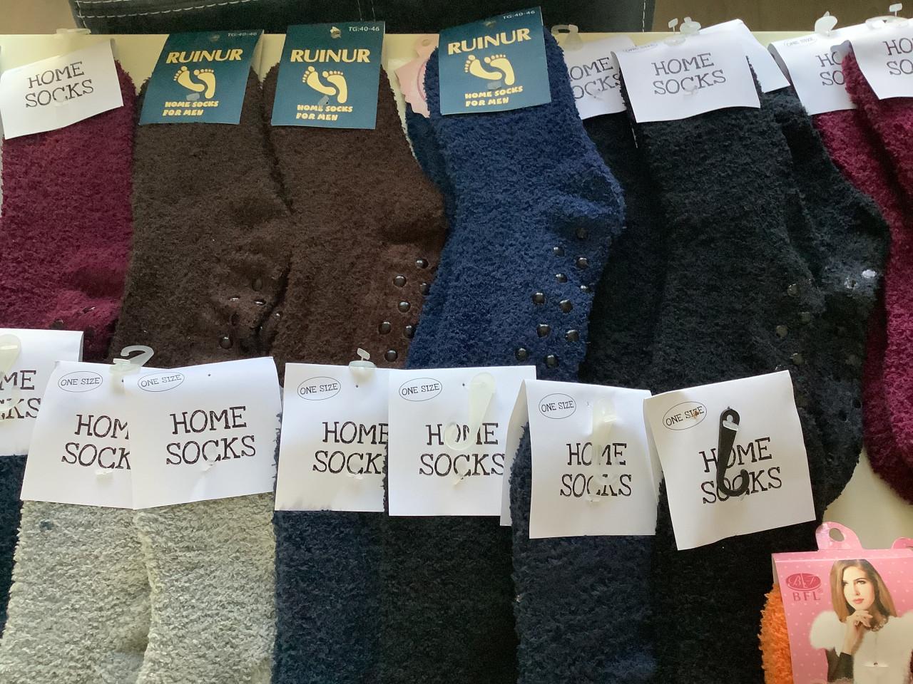 Partij heerlijk warme huissokken. ( partij 64)