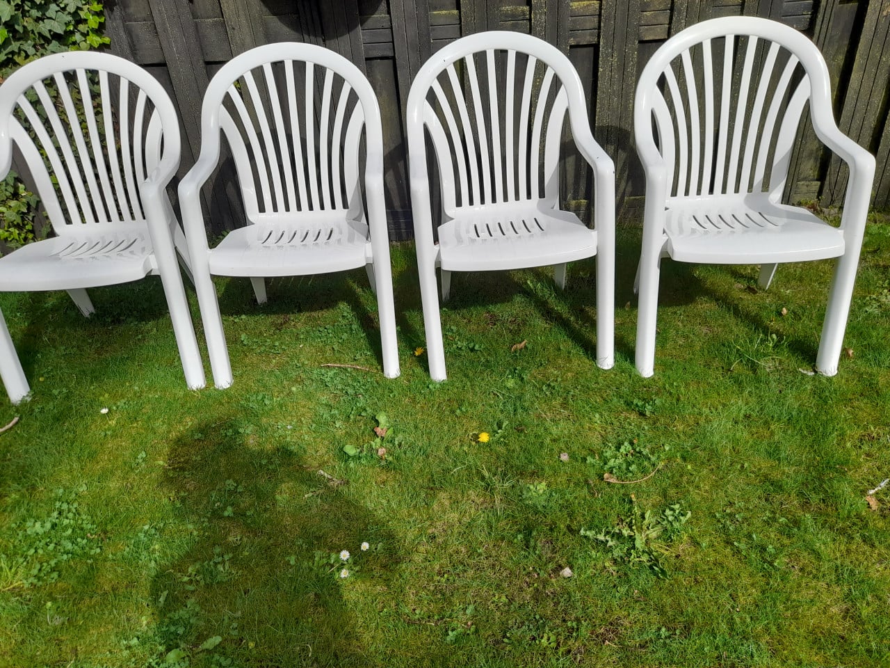 4 Tuinstoelen (stapelbaar) in goede nette staat )