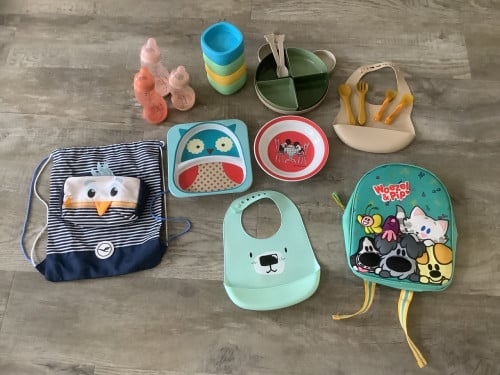 Baby/ Peuter: Bordjes, Lepels/Vorkjes, Slab, Flesjes, Ledikantverhoger etc.