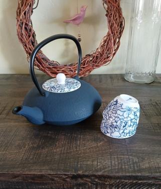 Gietijzeren theepot met 2 kopjes - Bredemeijer