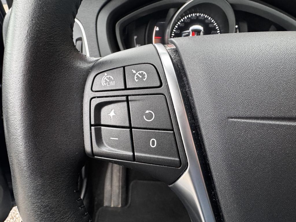 Volvo V40 cross country 1.5 t3 summum