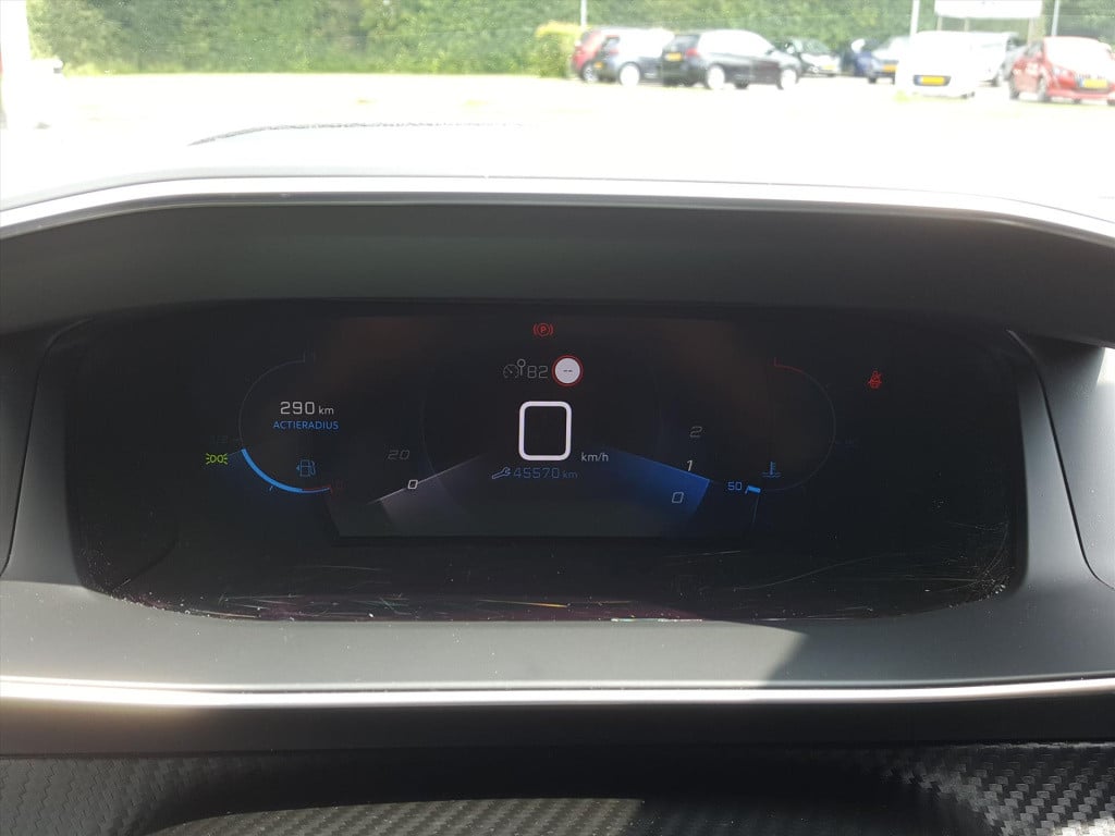 Peugeot 2008 1.2 puretech 100pk allure navigatie | trekhaak | cruise & clim