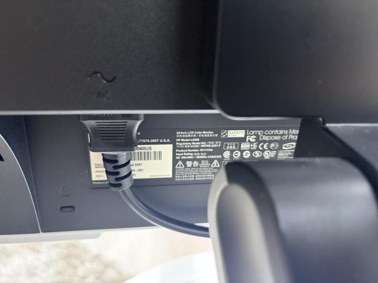 HP w2408 24 inch monitor – verstelbare voet – werkt goed