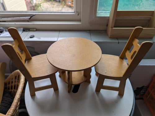 Houten tafel en stoeltjes, speelgoed