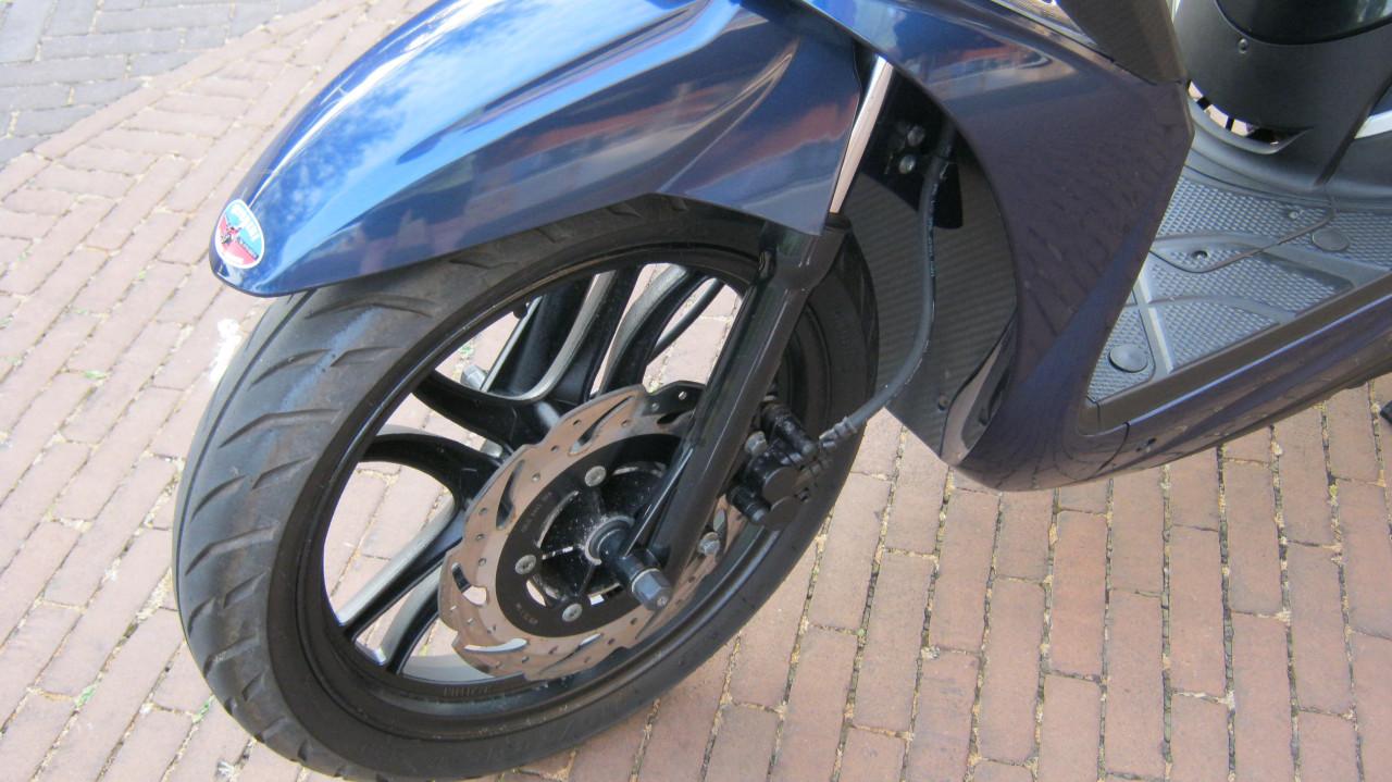 Z.G.A.N  SYM SYMPHONI ST 45KM  Met 16 inch WIELEN 995 EURO
