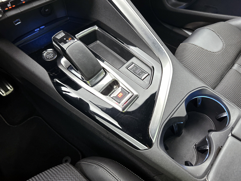 Peugeot 3008 plug-hybrid 225pk automaat gt | rijklaar | panorama dak | elek
