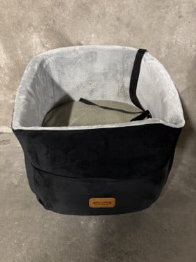 Hondenmand auto