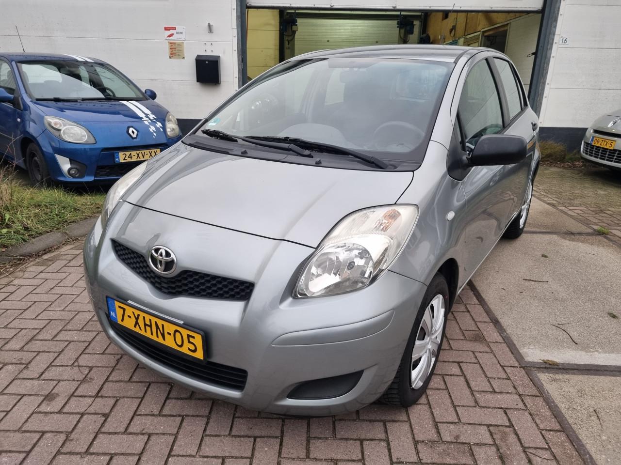 Toyota Yaris 1.0 VVTi Cool