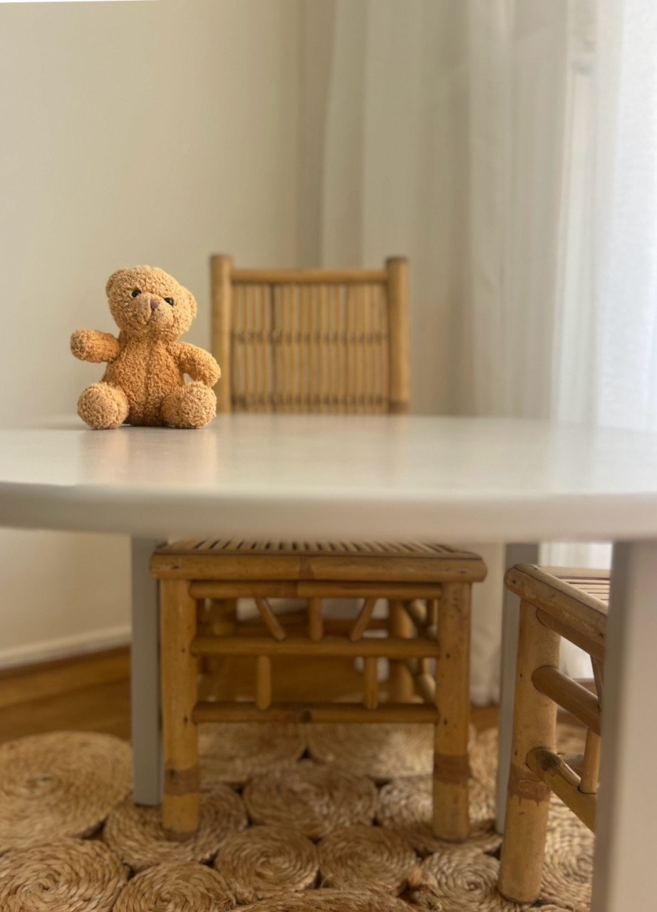 Unieke bamboe kinderset met beige tafeltje