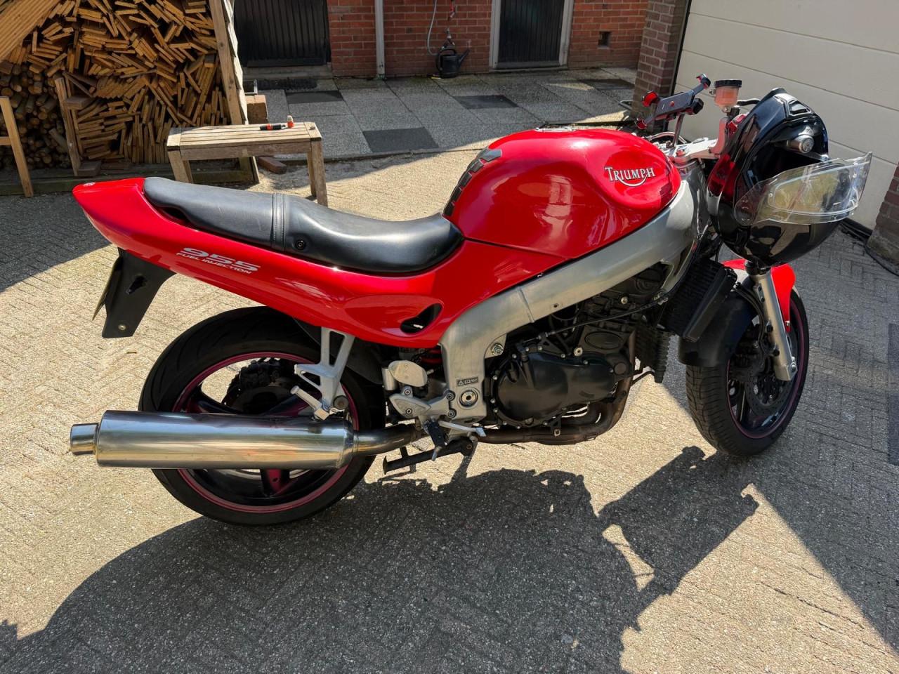 Triumph 955 te koop