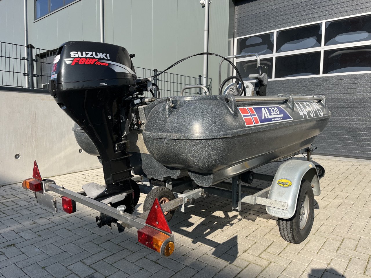 Consoleboot met 15pk Suzuki 4-takt