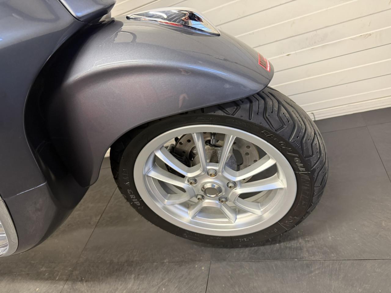 Zeer nette en complete Vespa Primavera Touring 45km!