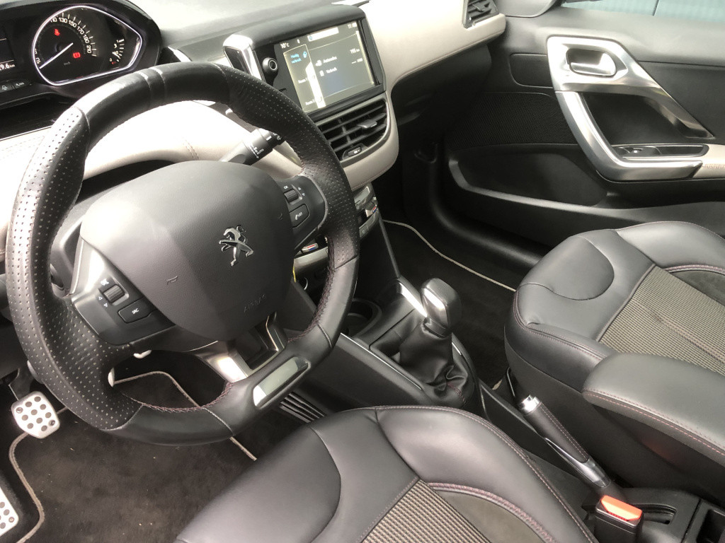Peugeot 208 1.6 vti 120pk panoramdak 3-drs