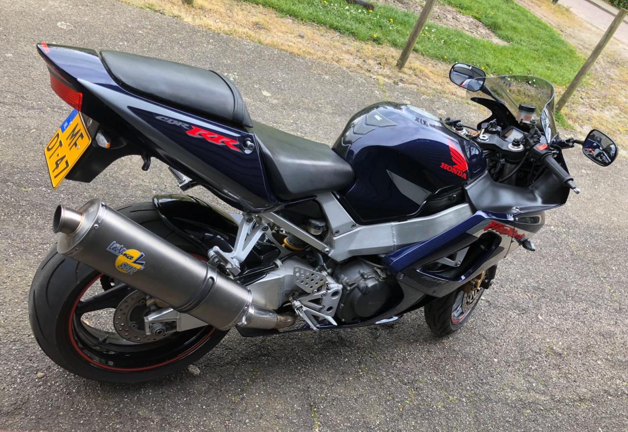 Honda CBR RR Fireblade 2001 in mooie kleurstelling