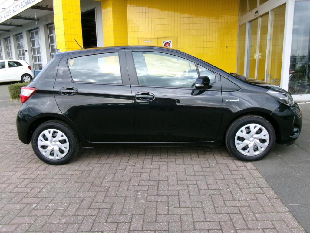 Toyota Yaris 1.5 hybrid clima, camera, multimedia, bluet.