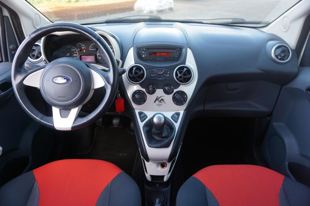 Ford KA 1.2 titanium airco / elektr. ramen / lm velgen / nap / nieuwe apk!